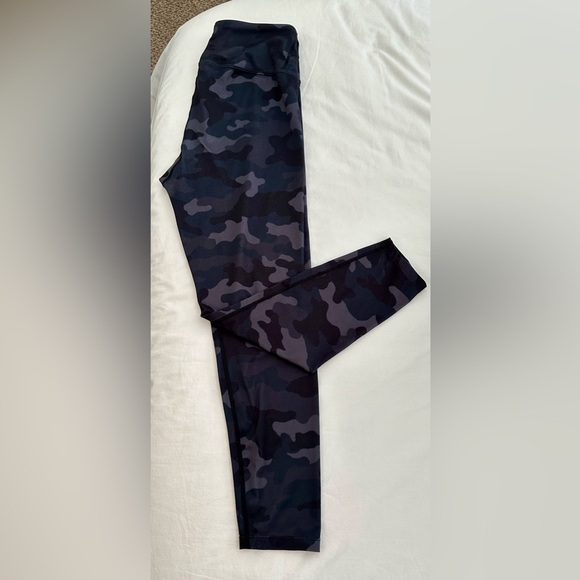 Activology, size M, black/charcoal camouflage leggings - Picture 3 of 3
